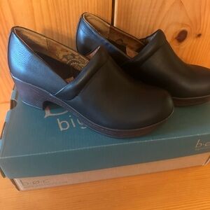 b.o.c. Women's Black Leather Clogs